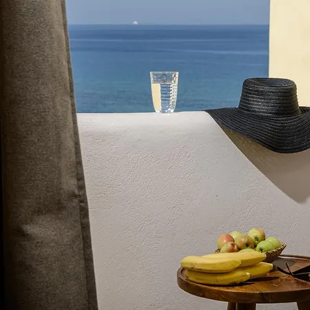 アパートホテル Almi Of Naxos 4*